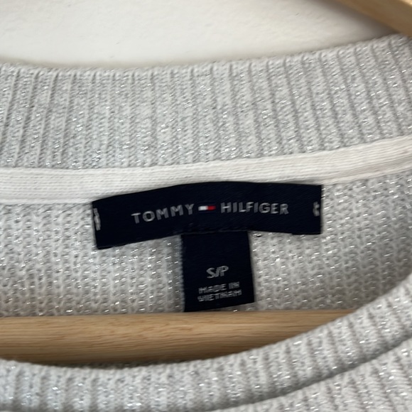 Tommy Hilfiger sweater - Picture 2 of 5